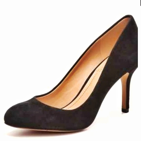 Vince Camuto Shoes - Vince Camuto Sariah Black Suede Heel - Size 9